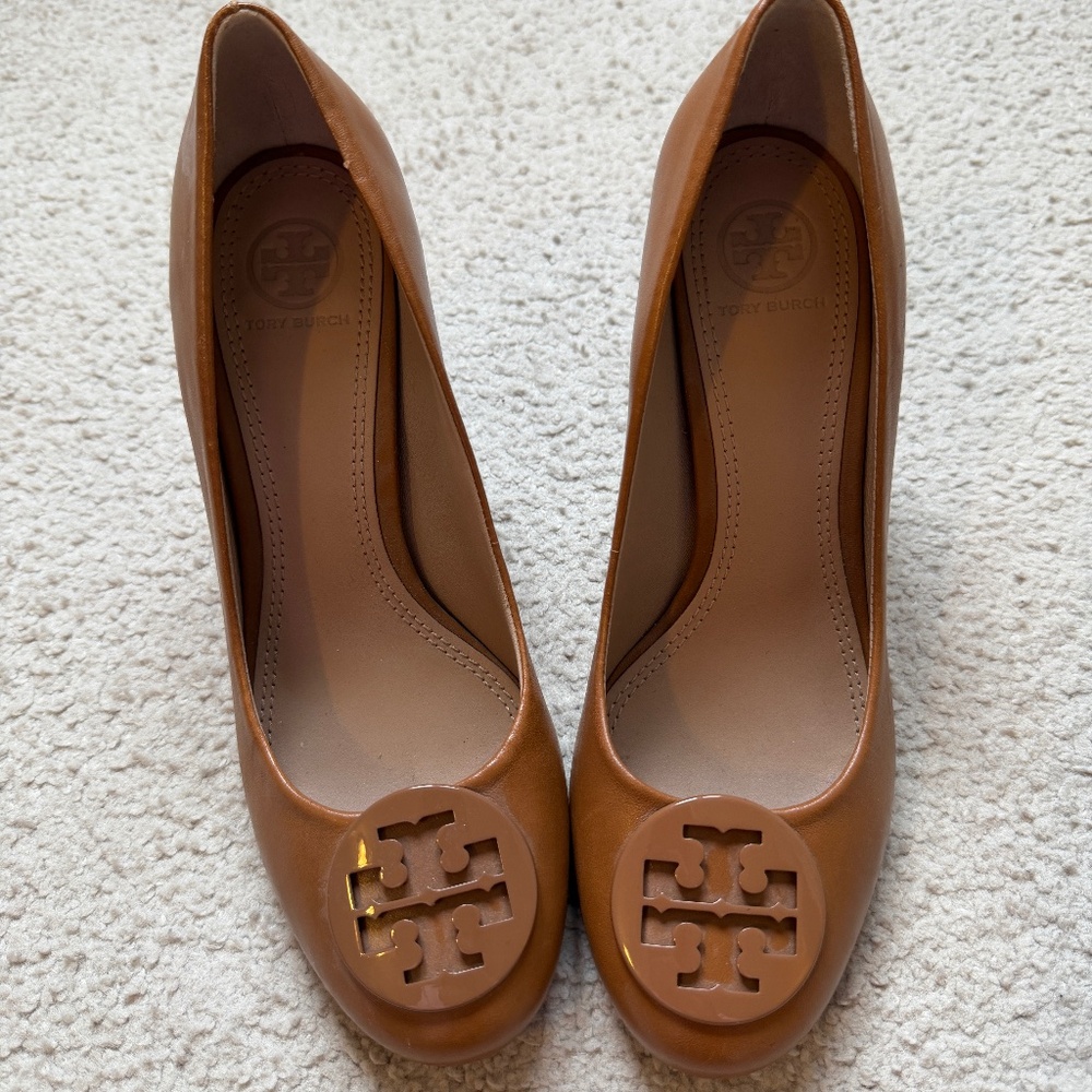 Tory Burch Camel heels size 7.5